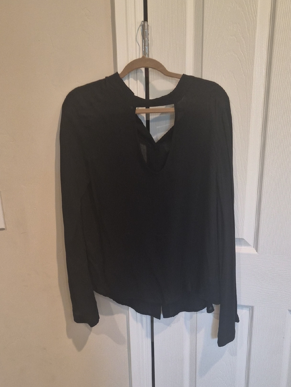 Cloth & Stone Black Belk Sleeve Top, Size Medium